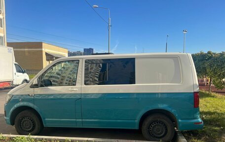 Volkswagen Transporter T6 рестайлинг, 2017 год, 3 000 000 рублей, 2 фотография