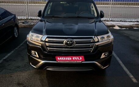 Toyota Land Cruiser 200, 2017 год, 6 449 000 рублей, 1 фотография