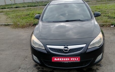 Opel Astra J, 2011 год, 750 000 рублей, 10 фотография