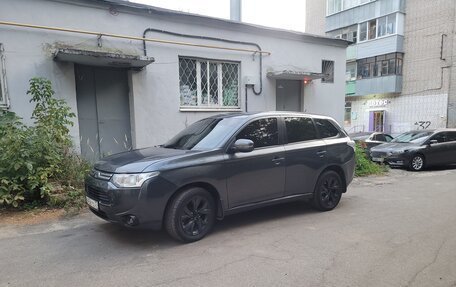 Mitsubishi Outlander III рестайлинг 3, 2013 год, 1 350 000 рублей, 1 фотография