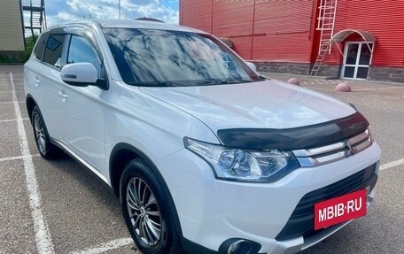 Mitsubishi Outlander III рестайлинг 3, 2014 год, 1 600 000 рублей, 2 фотография