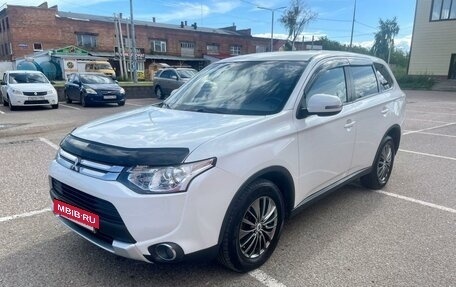 Mitsubishi Outlander III рестайлинг 3, 2014 год, 1 600 000 рублей, 3 фотография