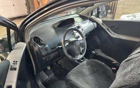 Toyota Yaris III рестайлинг, 2008 год, 450 000 рублей, 8 фотография