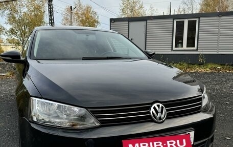 Volkswagen Jetta VI, 2013 год, 890 000 рублей, 3 фотография