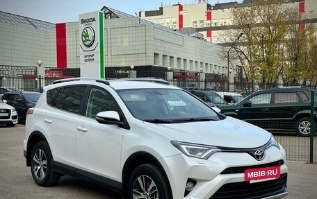 Toyota RAV4, 2018 год, 2 890 000 рублей, 5 фотография