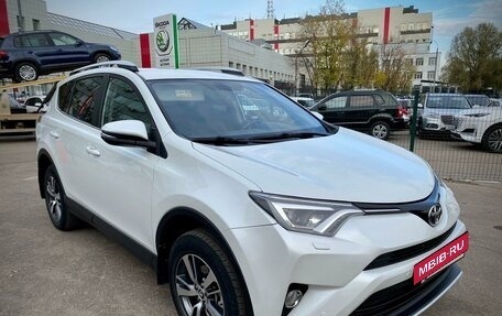 Toyota RAV4, 2018 год, 2 890 000 рублей, 11 фотография