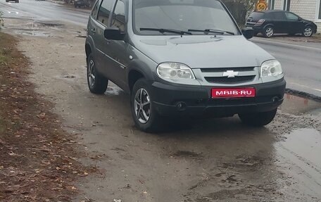 Chevrolet Niva I рестайлинг, 2010 год, 650 000 рублей, 1 фотография