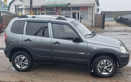 Chevrolet Niva I рестайлинг, 2010 год, 650 000 рублей, 3 фотография