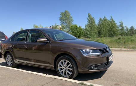 Volkswagen Jetta VI, 2013 год, 1 000 000 рублей, 2 фотография