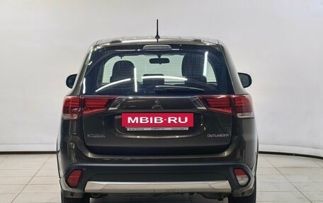 Mitsubishi Outlander III рестайлинг 3, 2016 год, 1 535 000 рублей, 4 фотография