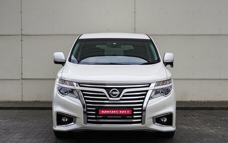 Nissan Elgrand III, 2017 год, 2 930 000 рублей, 3 фотография