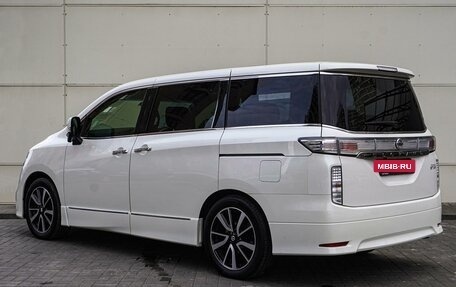 Nissan Elgrand III, 2017 год, 2 930 000 рублей, 2 фотография