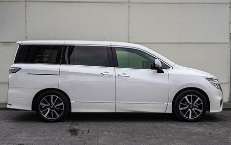 Nissan Elgrand III, 2017 год, 2 930 000 рублей, 5 фотография