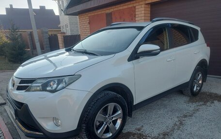 Toyota RAV4, 2015 год, 2 215 000 рублей, 2 фотография