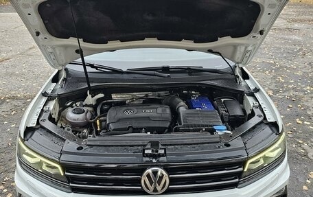 Volkswagen Tiguan II, 2018 год, 3 050 000 рублей, 24 фотография