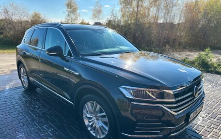 Volkswagen Touareg III, 2019 год, 4 300 000 рублей, 2 фотография