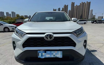 Toyota RAV4, 2021 год, 2 300 000 рублей, 1 фотография