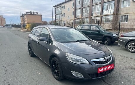 Opel Astra J, 2012 год, 890 000 рублей, 1 фотография