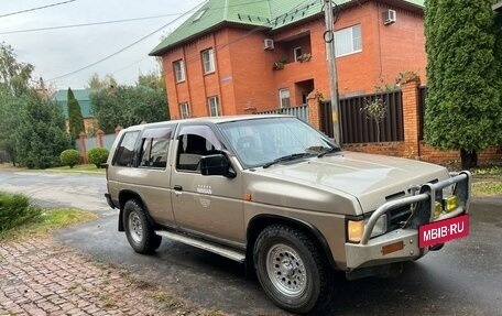 Nissan Terrano II рестайлинг, 1993 год, 1 000 000 рублей, 9 фотография