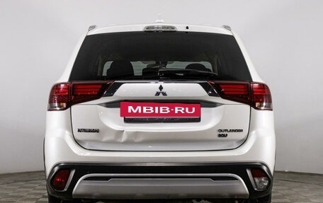 Mitsubishi Outlander III рестайлинг 3, 2020 год, 2 248 667 рублей, 6 фотография