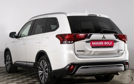 Mitsubishi Outlander III рестайлинг 3, 2020 год, 2 248 667 рублей, 7 фотография