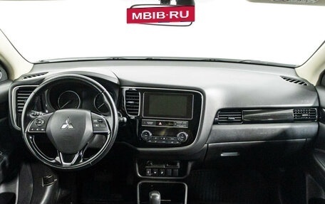 Mitsubishi Outlander III рестайлинг 3, 2020 год, 2 248 667 рублей, 13 фотография