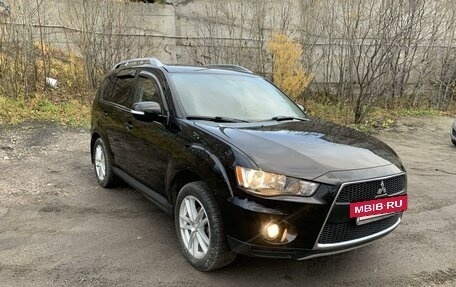 Mitsubishi Outlander III рестайлинг 3, 2010 год, 1 430 000 рублей, 2 фотография