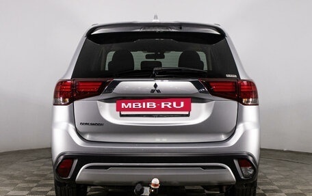 Mitsubishi Outlander III рестайлинг 3, 2021 год, 3 289 000 рублей, 6 фотография