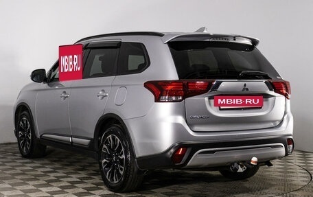 Mitsubishi Outlander III рестайлинг 3, 2021 год, 3 289 000 рублей, 7 фотография