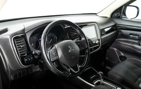 Mitsubishi Outlander III рестайлинг 3, 2021 год, 3 289 000 рублей, 11 фотография