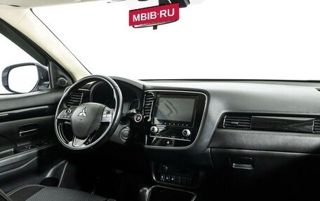 Mitsubishi Outlander III рестайлинг 3, 2021 год, 3 289 000 рублей, 9 фотография