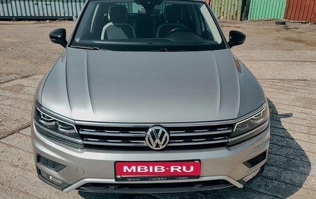 Volkswagen Tiguan II, 2019 год, 3 300 000 рублей, 2 фотография