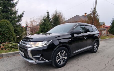 Mitsubishi Outlander III рестайлинг 3, 2017 год, 1 850 000 рублей, 7 фотография