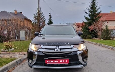 Mitsubishi Outlander III рестайлинг 3, 2017 год, 1 850 000 рублей, 3 фотография