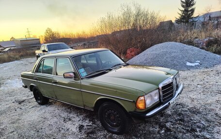 Mercedes-Benz W123, 1980 год, 145 000 рублей, 1 фотография