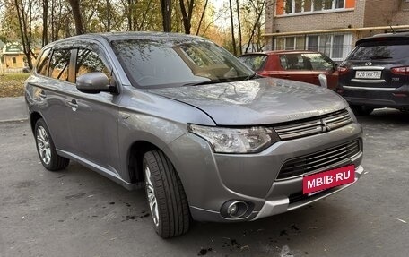 Mitsubishi Outlander III рестайлинг 3, 2014 год, 1 999 999 рублей, 5 фотография