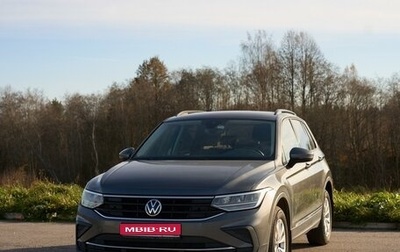 Volkswagen Tiguan II, 2021 год, 3 700 000 рублей, 1 фотография