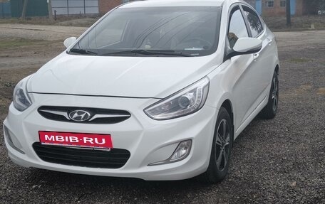 Hyundai Solaris II рестайлинг, 2013 год, 950 000 рублей, 1 фотография