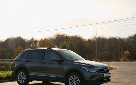 Volkswagen Tiguan II, 2021 год, 3 700 000 рублей, 3 фотография