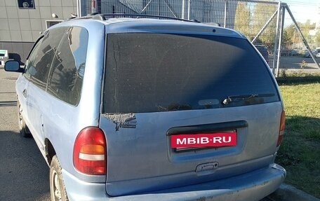 Chrysler Voyager III, 1995 год, 190 000 рублей, 3 фотография