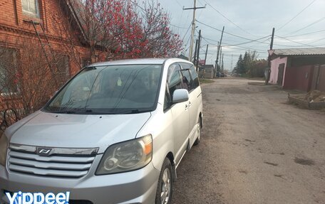 Toyota Noah III, 2002 год, 1 050 000 рублей, 9 фотография