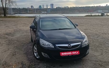 Opel Astra J, 2012 год, 850 000 рублей, 1 фотография