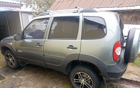 Chevrolet Niva I рестайлинг, 2011 год, 545 000 рублей, 2 фотография