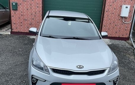 KIA Rio IV, 2018 год, 1 580 000 рублей, 2 фотография