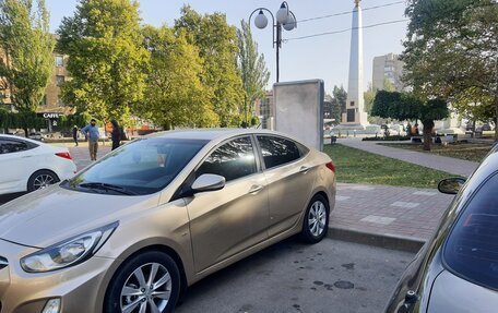 Hyundai Solaris II рестайлинг, 2012 год, 1 100 000 рублей, 8 фотография