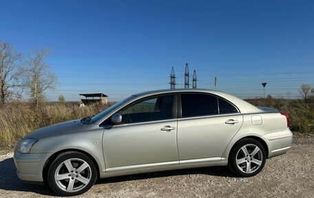 Toyota Avensis III рестайлинг, 2003 год, 815 000 рублей, 1 фотография