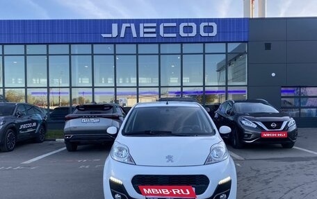 Peugeot 107 I рестайлинг, 2012 год, 639 000 рублей, 2 фотография