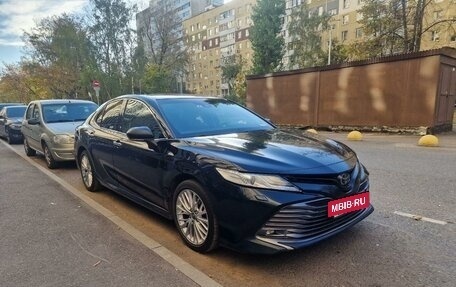 Toyota Camry, 2020 год, 3 250 000 рублей, 2 фотография