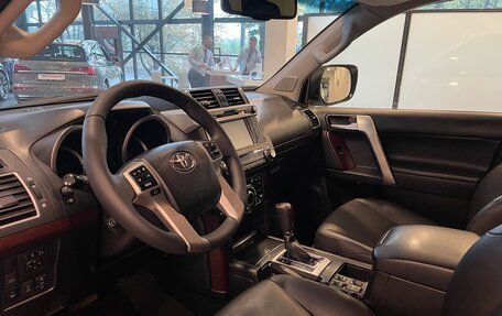 Toyota Land Cruiser Prado 150 рестайлинг 2, 2014 год, 3 350 000 рублей, 11 фотография