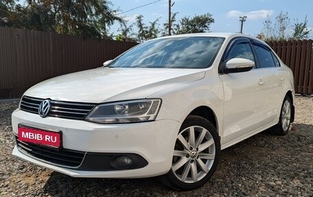 Volkswagen Jetta VI, 2013 год, 990 000 рублей, 1 фотография